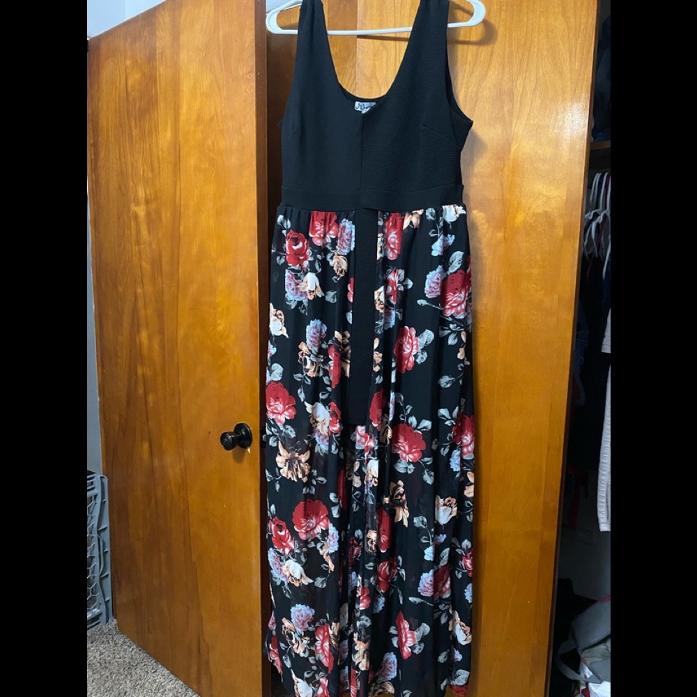 XL. Short dress with long overlay opening in front